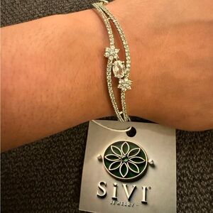 Silver Minimalist Bracelet with Sparkling Charm and Flexible Design